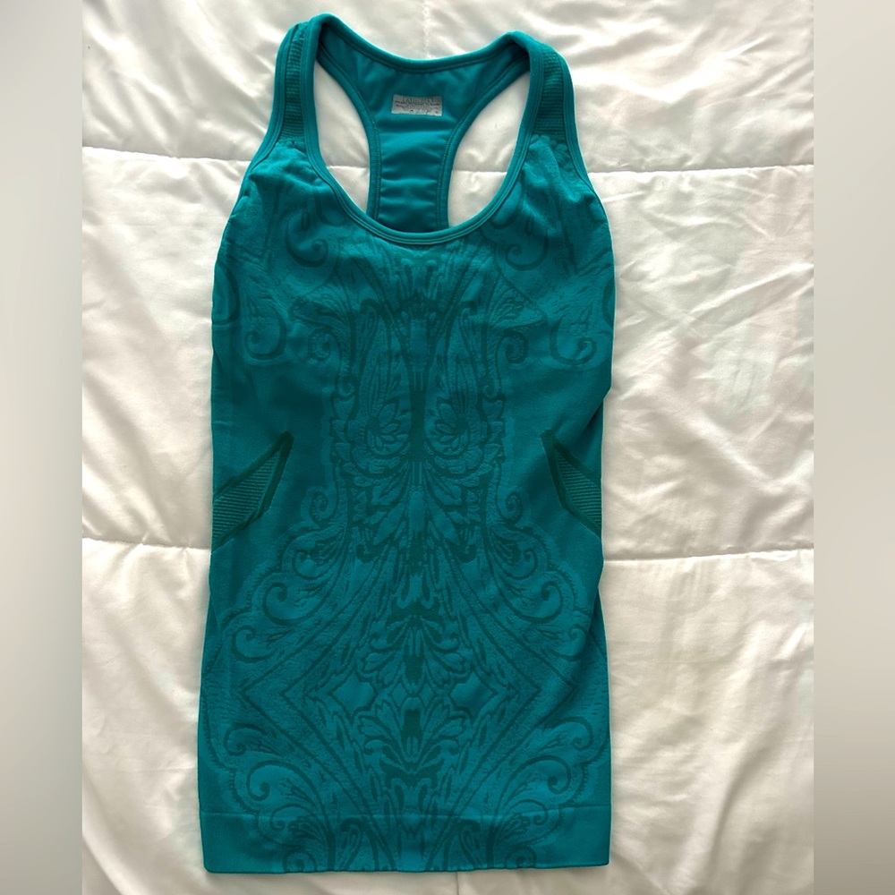 ATHLETA Women's Seamless Run Built-in-Bra Racerback Tank Top - fits like a SMALL